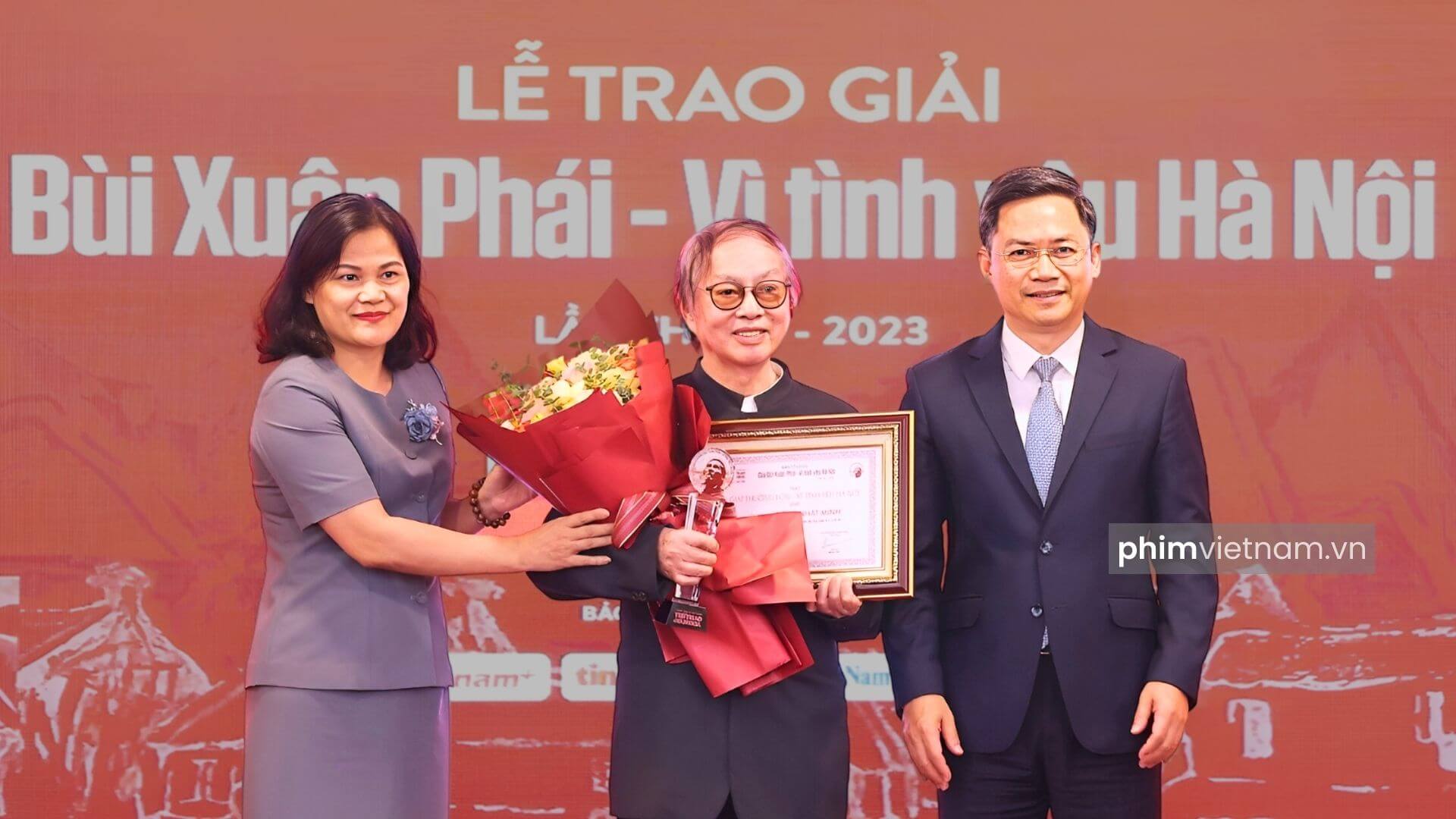 Đạo diễn Đặng Nhật Minh nhận giải thưởng lớn