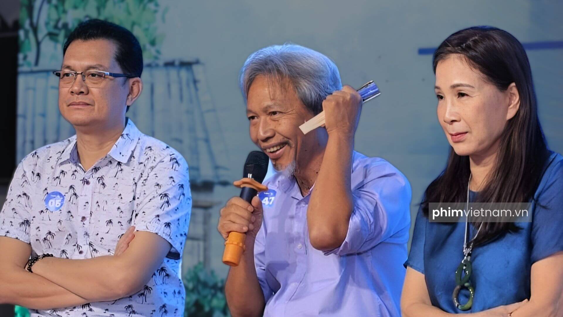 Đạo diễn Nguyễn Minh Chung và các diễn viên tại một buổi họp báo