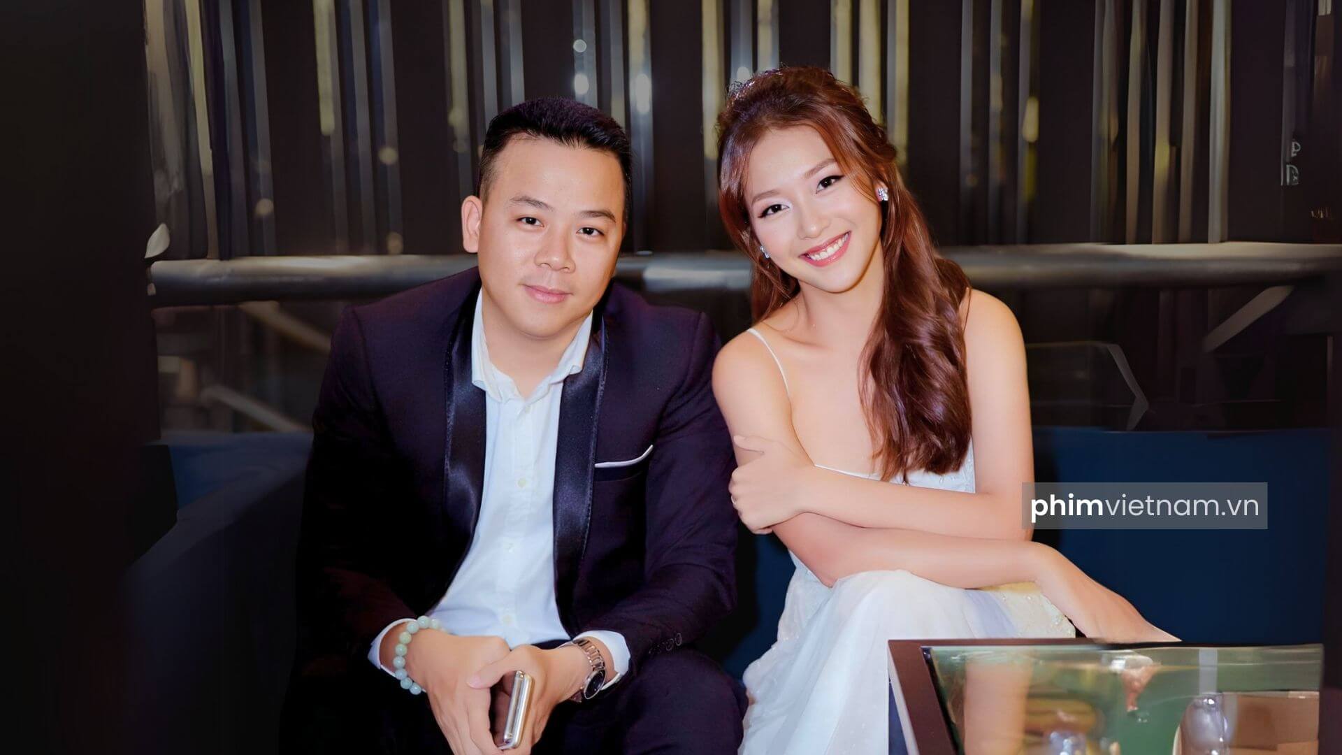 Đạo diễn Trần Bửu Lộc và diễn viên Khả Ngân tại một sự kiện
